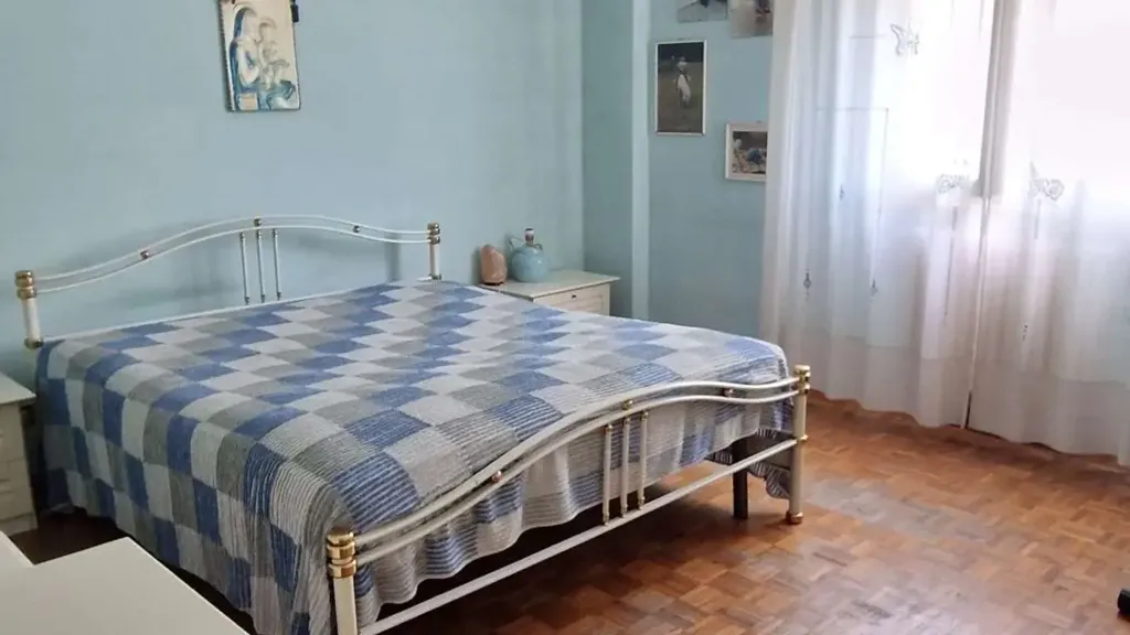 Chambres - Apartment with Triple Exposure in Bocconi, Ancona