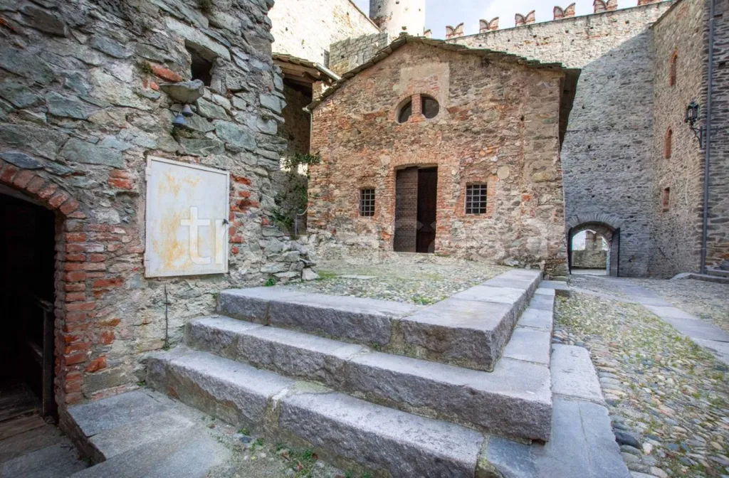 Aed - Panoramic Castle with Garden in Montalto Dora