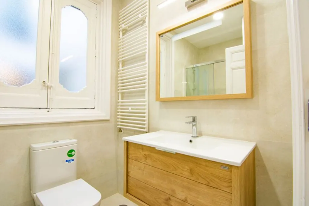 Vannitoad - Charming Flat with Balcón in Madrid's Centro