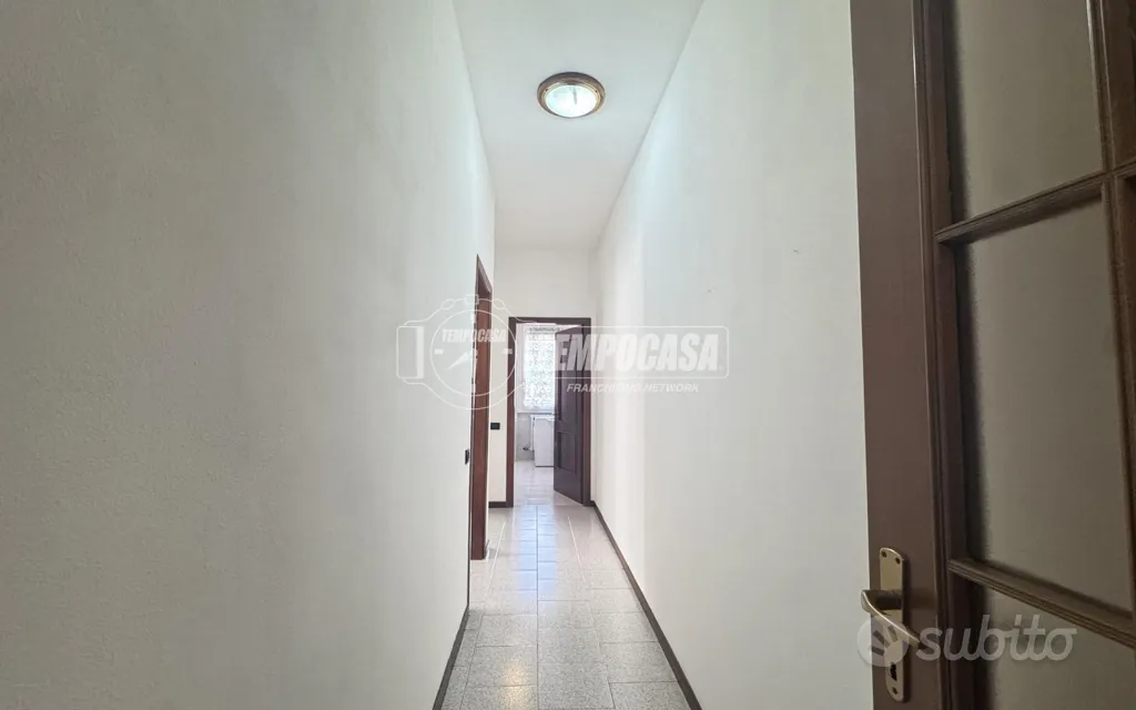 Entrée - Spacious 3-Bedroom with Balcony in Merate