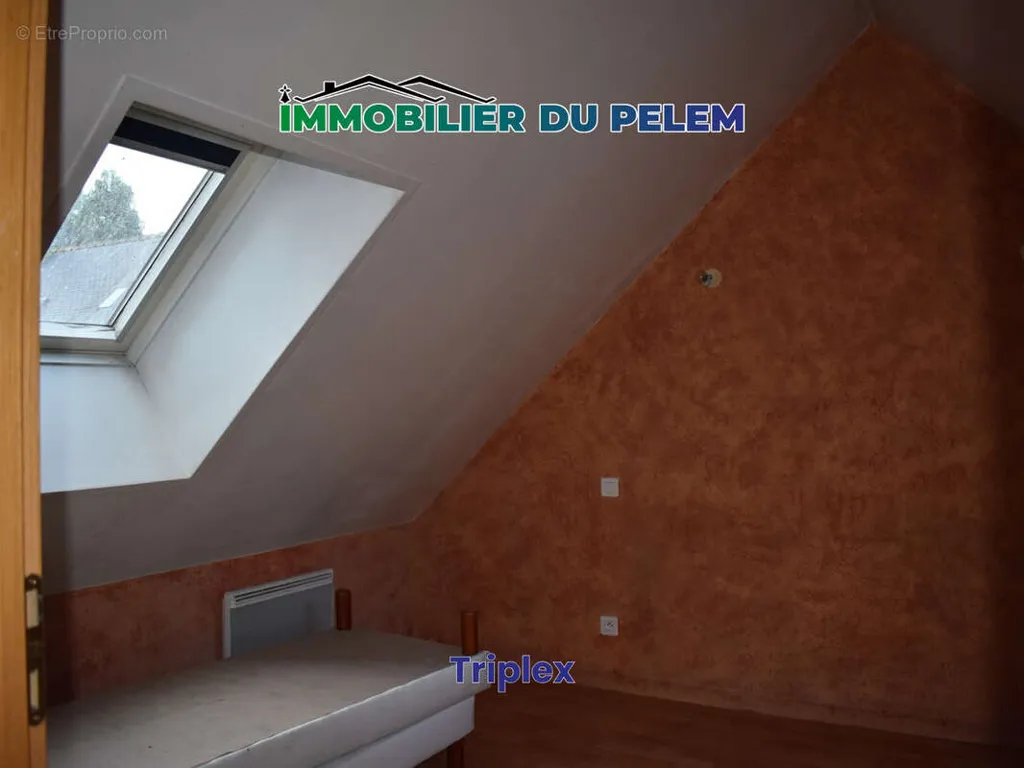 Pièces - Immeuble avec 2 Logements en Centre-Ville à Glomel