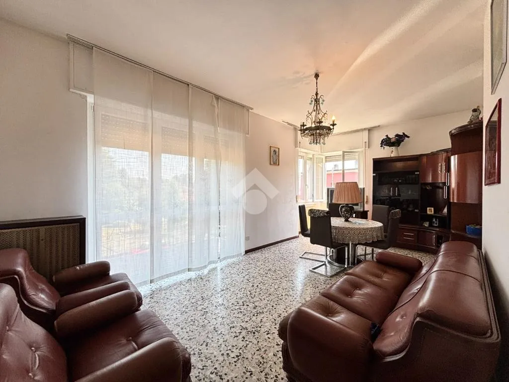 Séjour - Independent House with Commercial Activity in Casnate Con Bernate