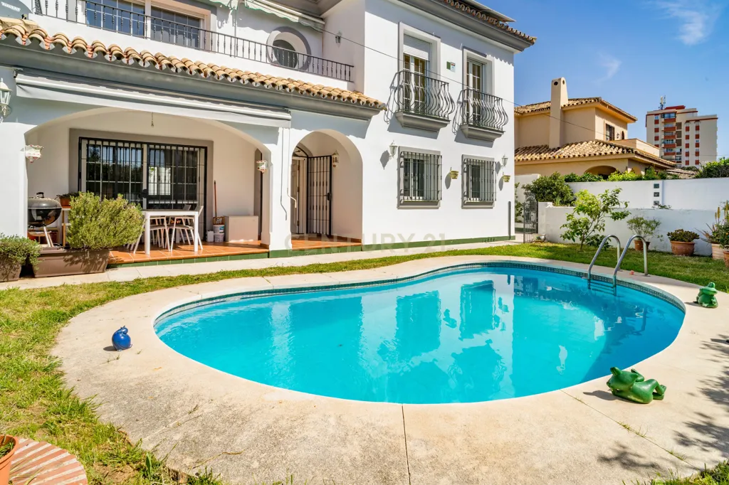 Piscine - Chalet with Pool and Terrace in Fuengirola