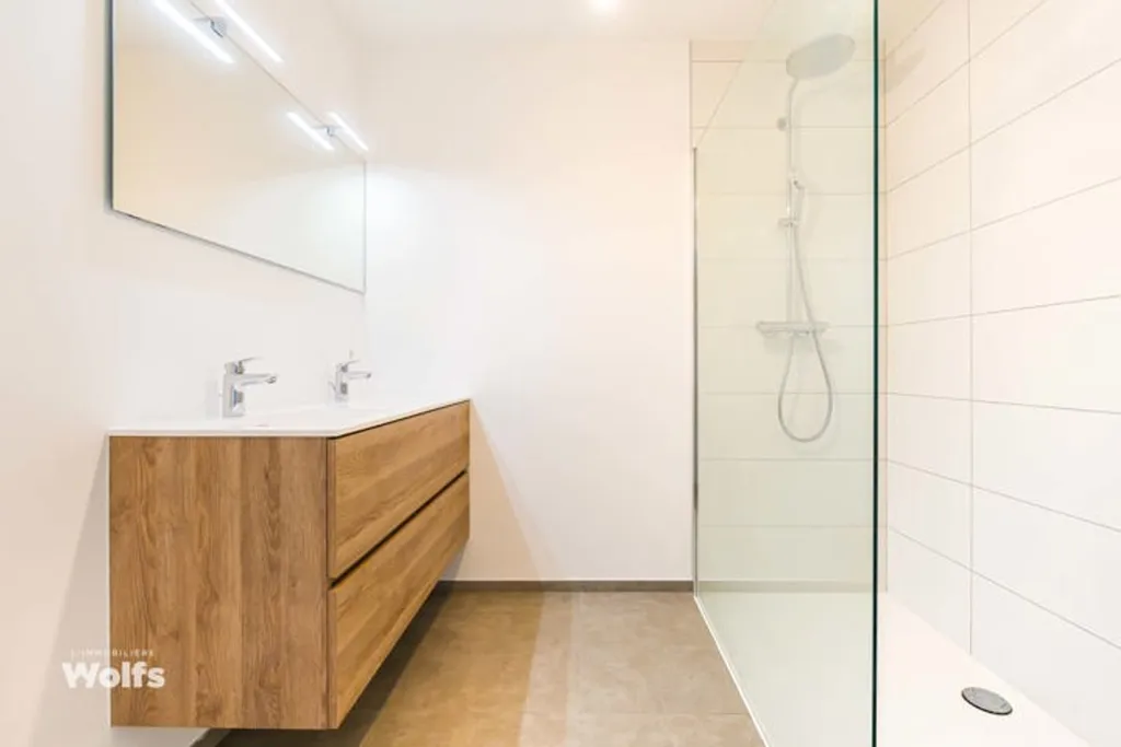 Vannitoad - New Apartment with Terrace in Liège