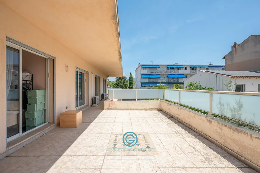 Rõdu - Luxury House with Pool in Marseille