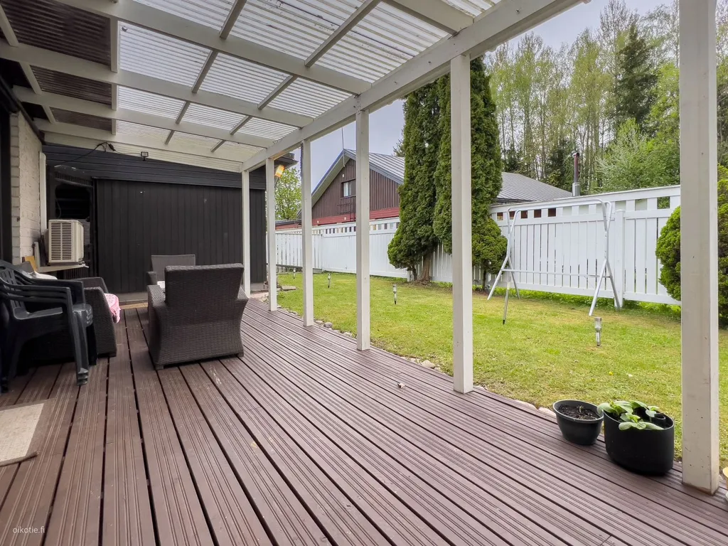 Terrass - Modernised Apartment with Balcony in Simonlaakso