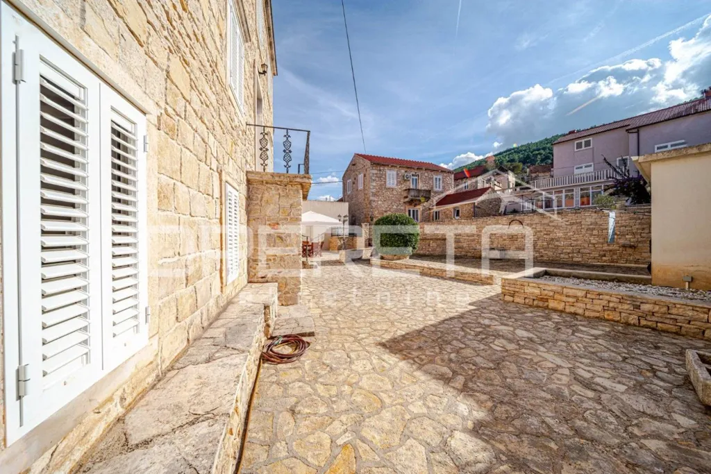 Aed - Traditional Stone House with Garden in Blato