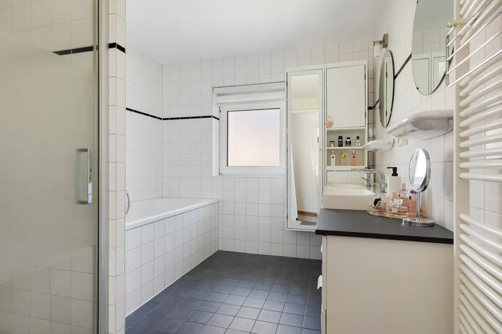 Vannitoad - Galerij Flat with Garden in Rotterdam Overschie