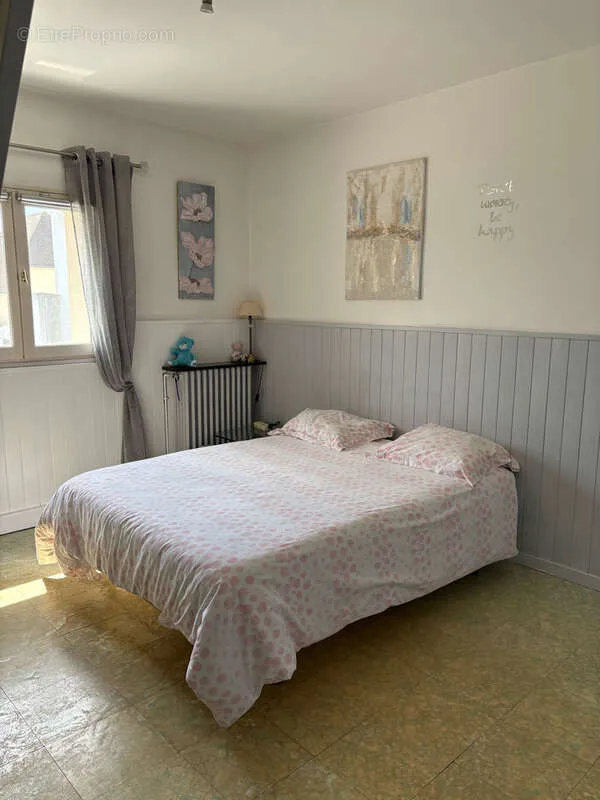 8-toaline maja asukohas Clichy-Sous-Bois
