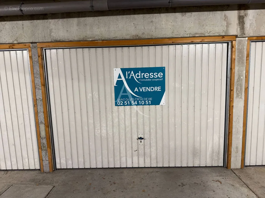 Garage - Box fermé dans résidence sécurisée à Saint-Gilles-Croix-de-Vie