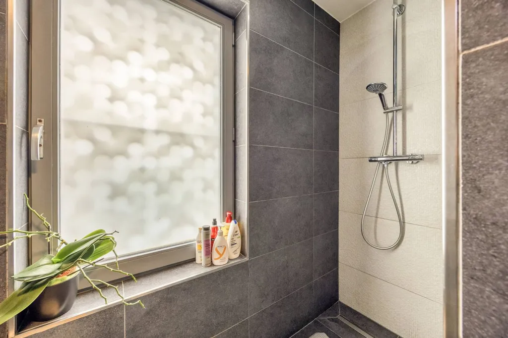 Vannitoad - 3-Bedroom House with Terrace in Eeklo Centre