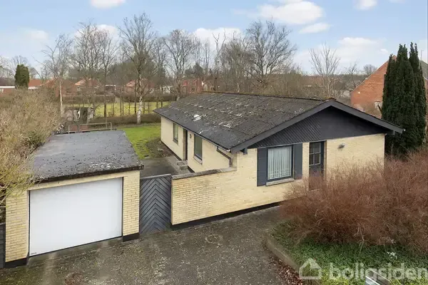 Extérieur - Classical Brick Villa with Garden in Ørsted