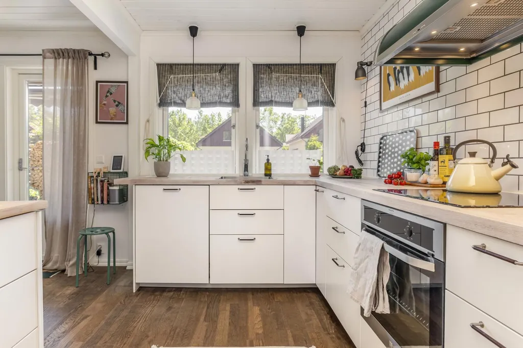 Cuisine - Planned Villa with Balcony in Ludvika
