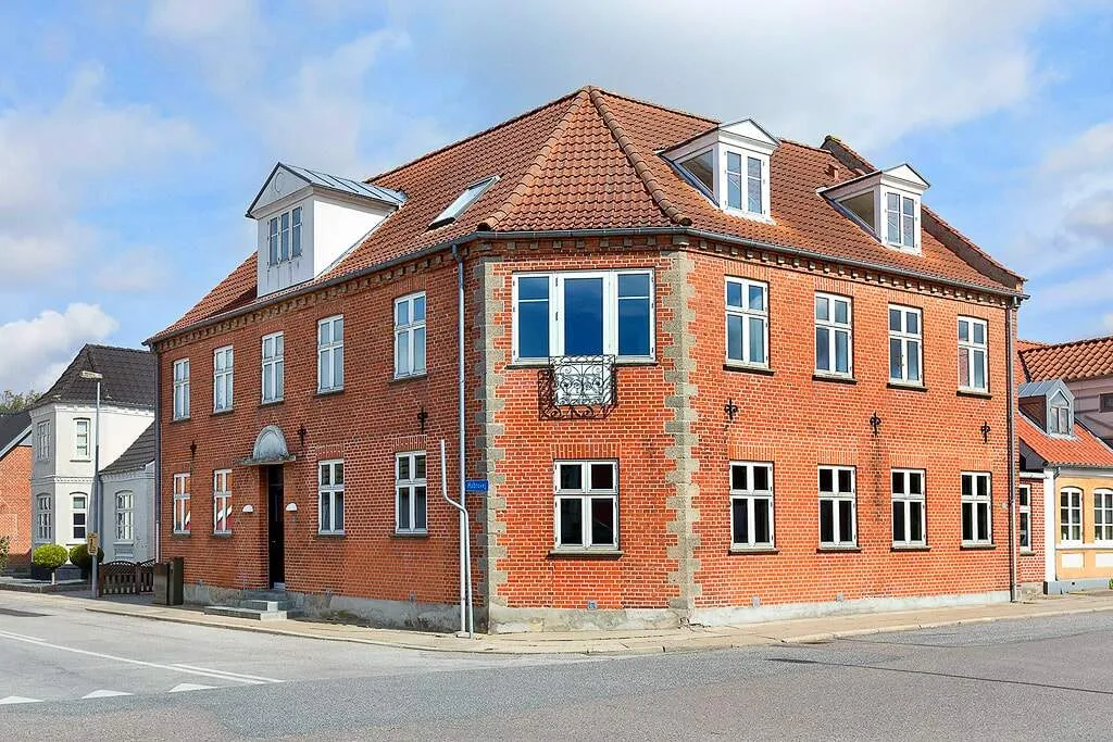 Välivaade - 3-Bedroom Flat with Shared Garden in Fårup