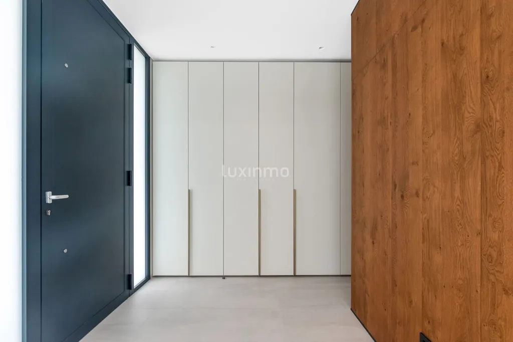 hallway_entrance