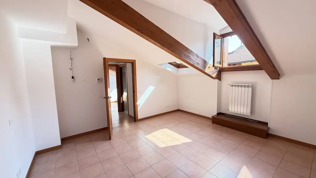 Pièces - Restored Triplex with Attic in Niguarda, Milan