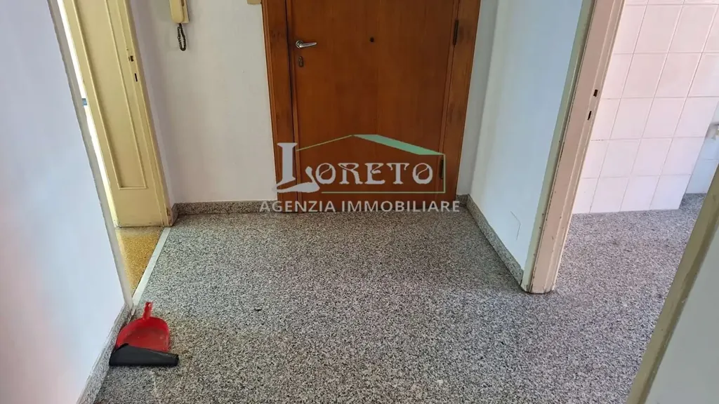Entrée - Quadrilocale with Triple Exposure in Rapallo