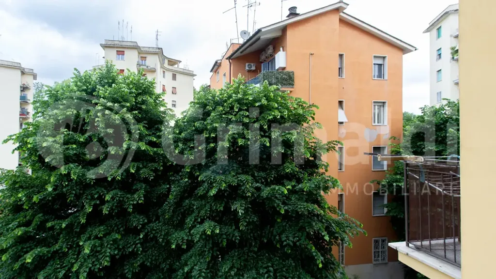 Balcon - Rear-Facing Apartment with Balconies in Rome
