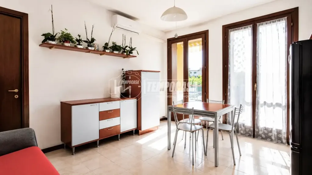 Salle à manger - Bright Triplex with Balcony in Lugana, Sirmione