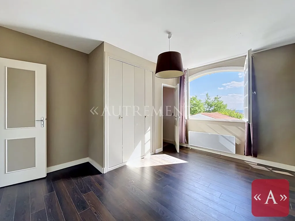 Magamistoad - Architectural House with Panoramic Park View