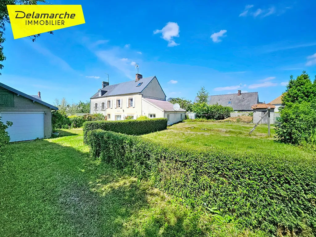 Aed - House with Garden and Outbuilding in Brehal