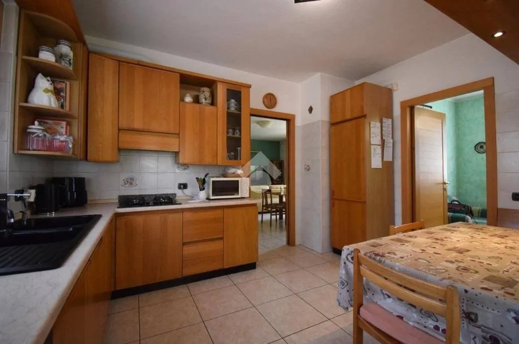 Kitchen - Luxury Villa with Private Garden in Brugherio