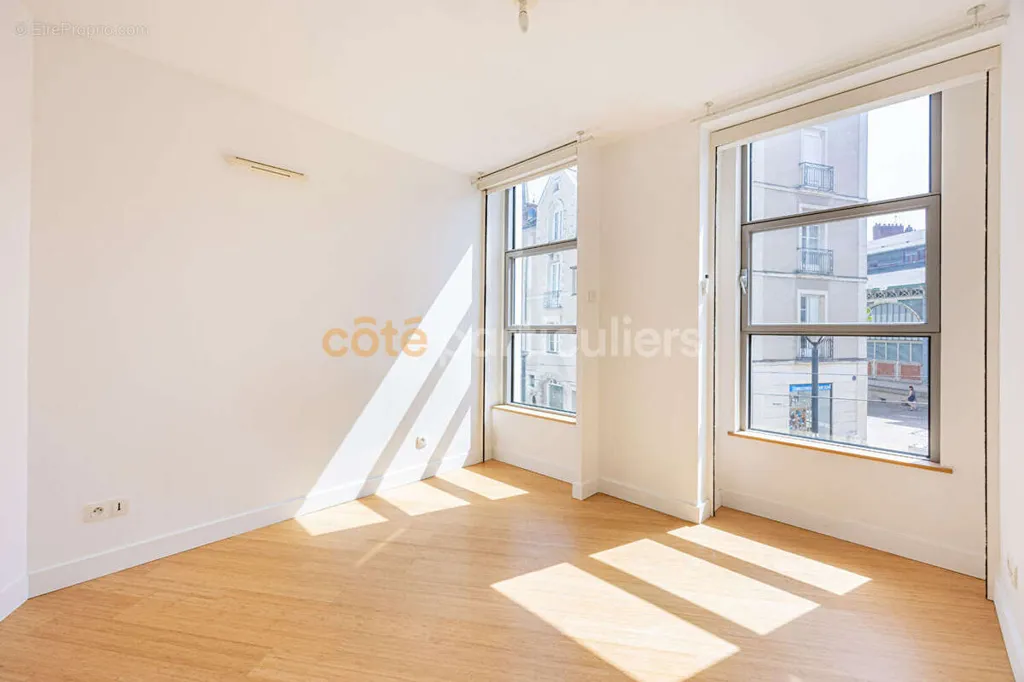Toad - T5 with Double Living Space in Nantes Centre