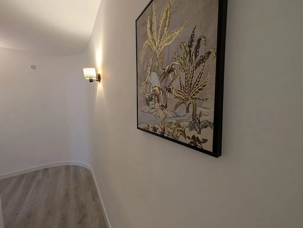 hallway_entrance