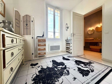 Kabinet - Charming 3-Bed Flat with Balcony in Cannes