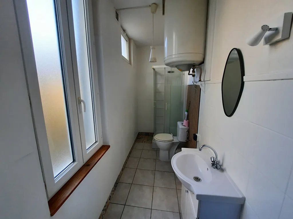 Salles de bain - Immeuble de Deux Appartements en Cœur de Ville à Saintes