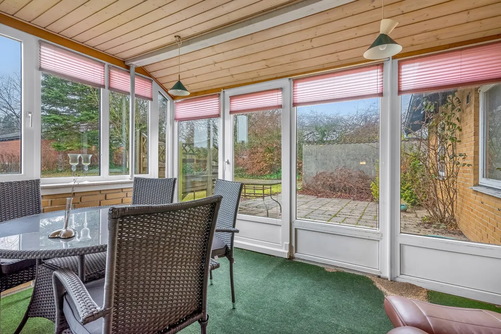 Terrass - 1970s Villa with South-Facing Garden in Sørvad