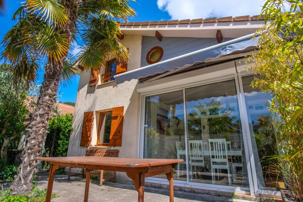 Terrasse - Maison Rénovée dans Parc de Loisirs à Gujan-Mestras