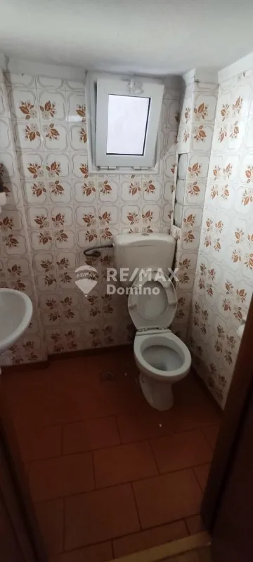Bathrooms - Office with Open View in Thessaloniki Vardaris