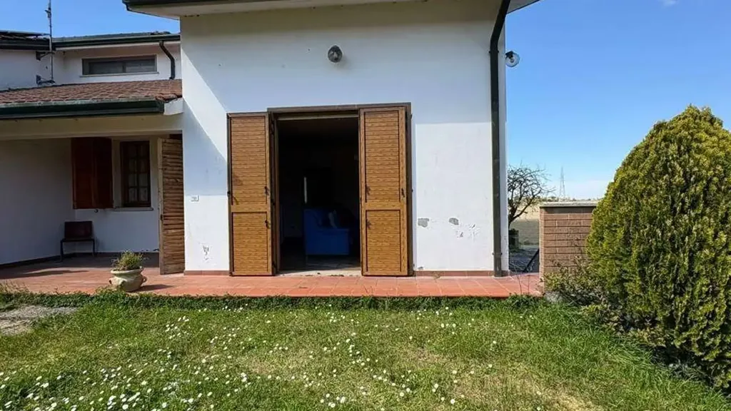 Exterior - Bifamiliar Villa with Private Garden in Formignana