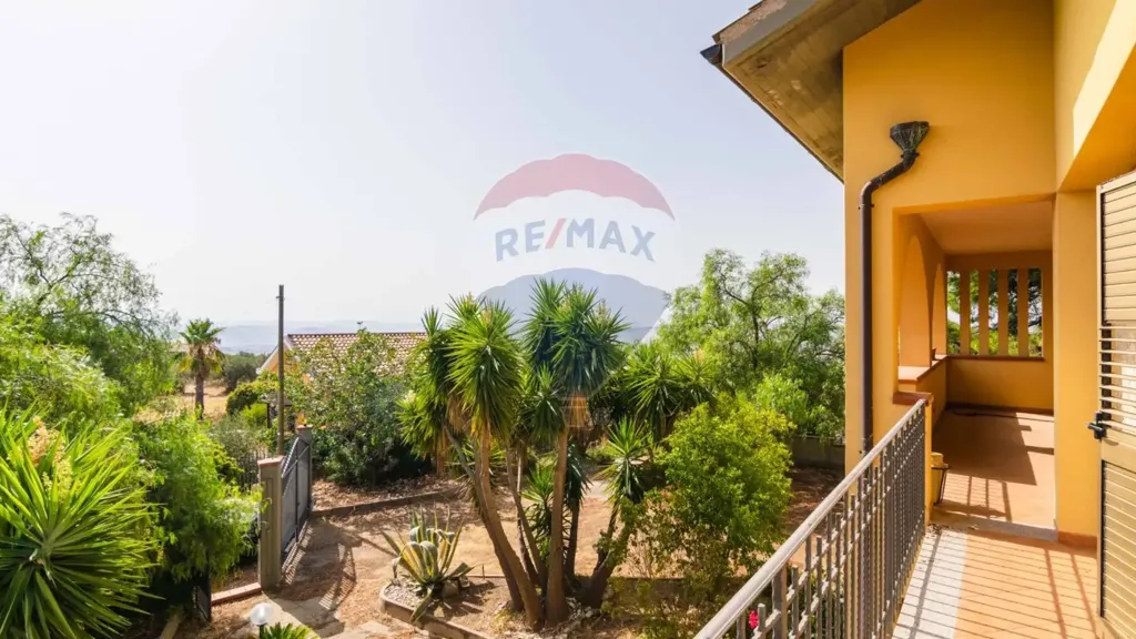 Balcon - Bifamiliar Villa with Garden in Caltanissetta