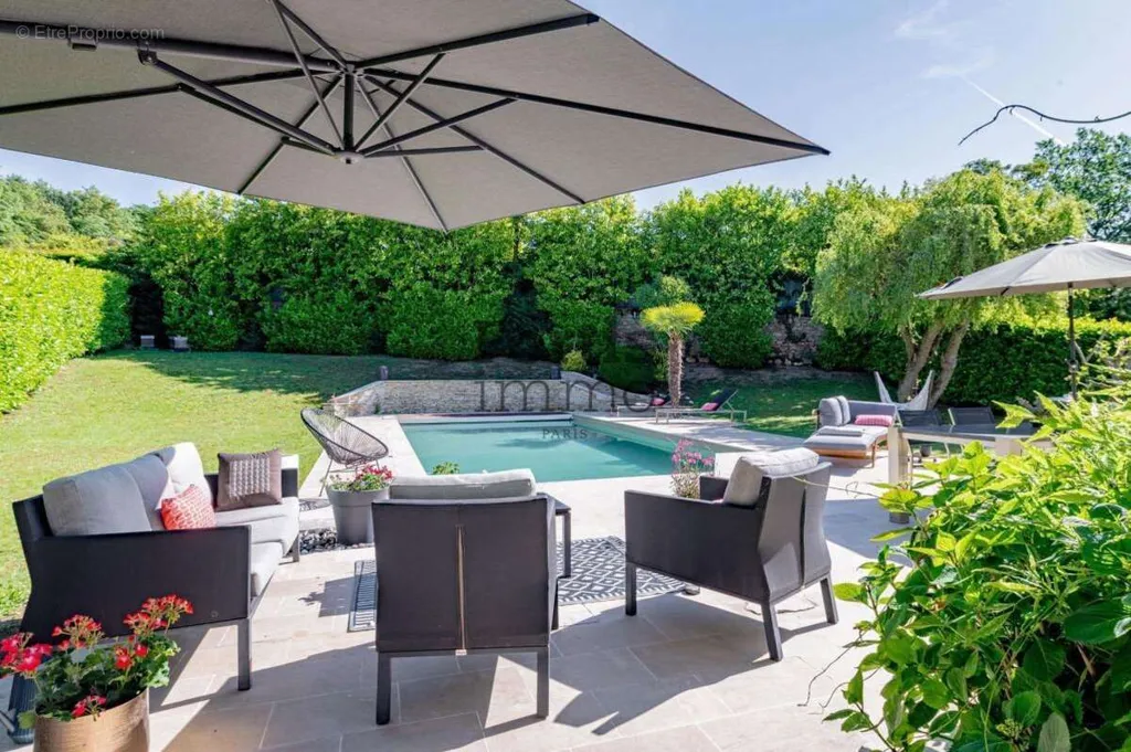 Piscine - Maison avec Piscine et Jardin à Etiolles