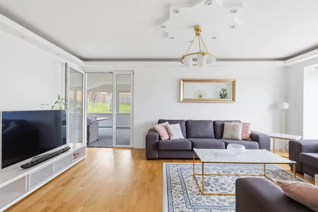 Elutuba - Two-Home Estate with Generous Outdoor Space in Jönköping