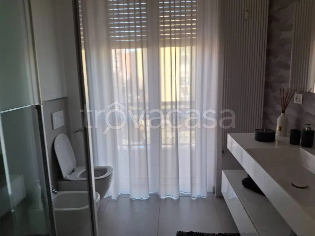 Salles de bain - Rustic-Style Apartment with Mountain View in Orbassano