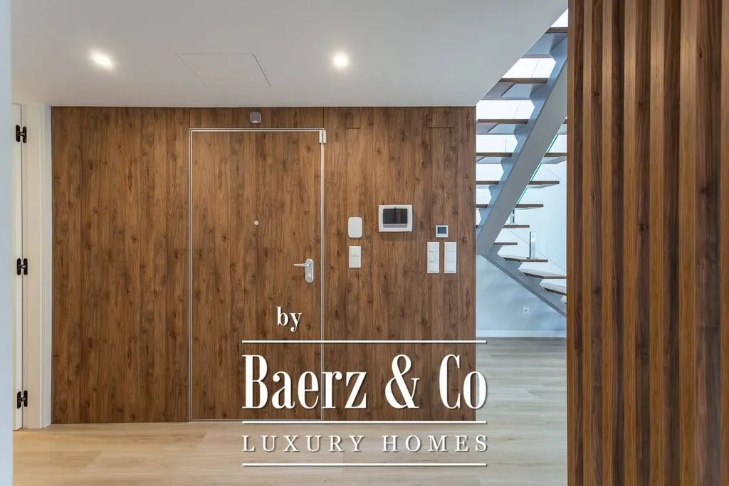 Entrée - Luxury Duplex Flat with Balcony in Carcavelos