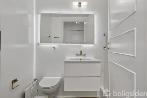 Vannitoad - Modernised 2-Bed Flat with Balcony in Hørsholm