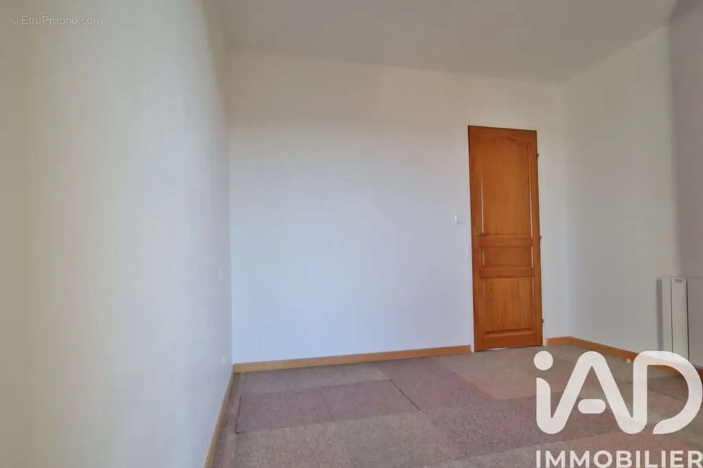 Rooms - Bright 2-Bedroom Apartment with Balcony in Narbonne