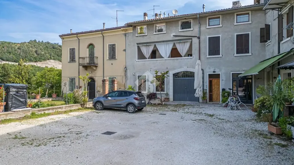 Giardino - 4-Bedroom Apartment with Terrace in Dolcè