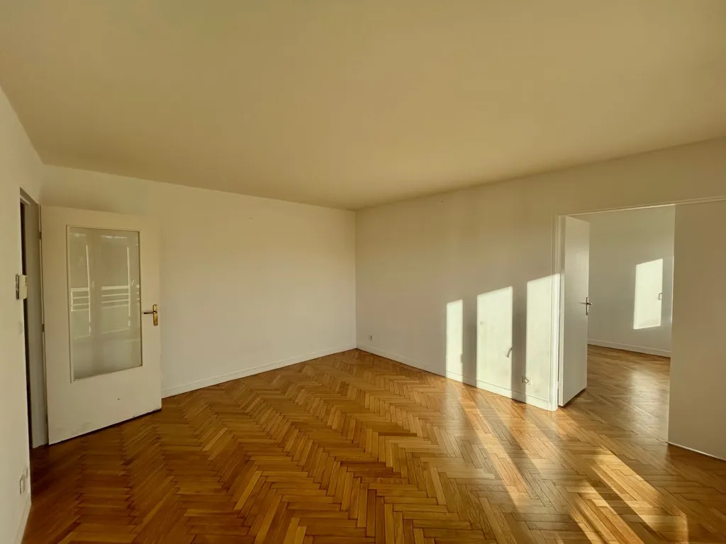 Stanze - Bright 3-Bed Apartment with Balcony in Palaiseau