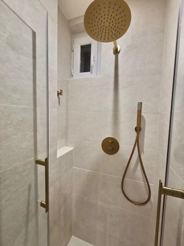 Vannitoad - Architect-Designed Flat in Paris 20ème