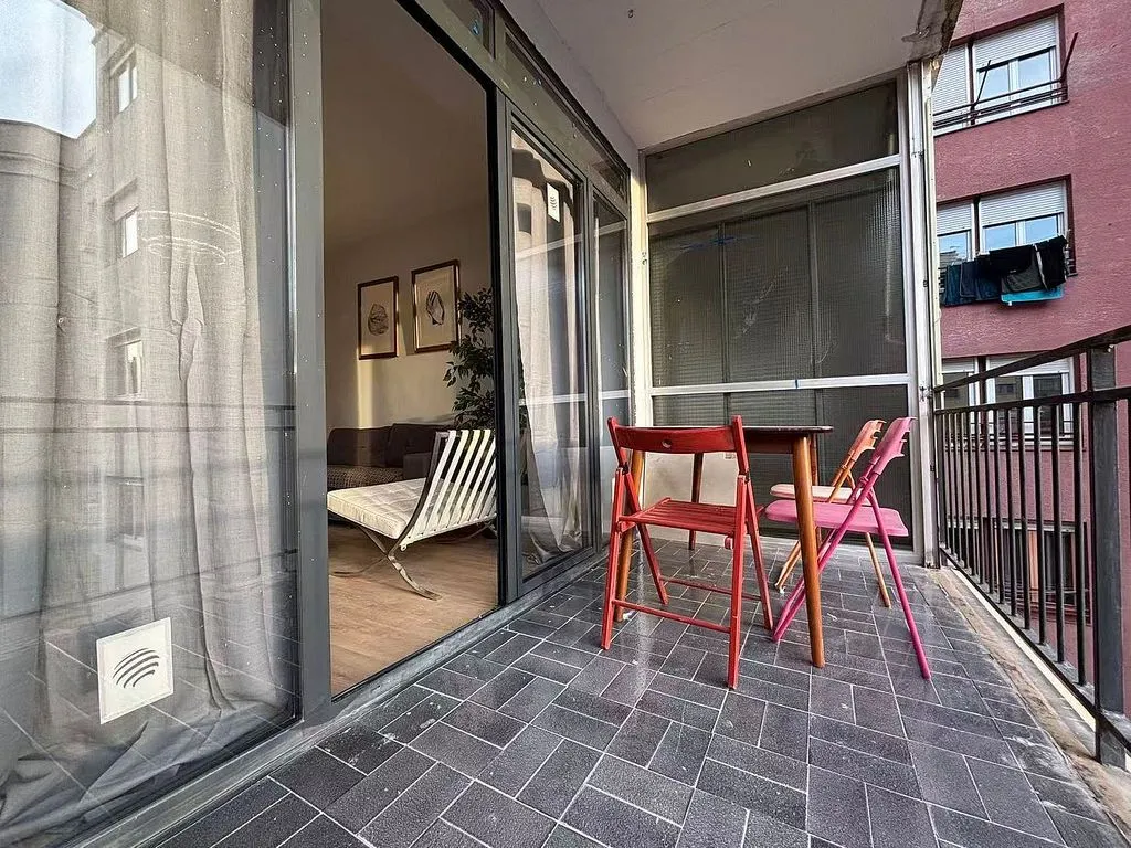Rõdu - Ample Apartment with Balcony in Eixample