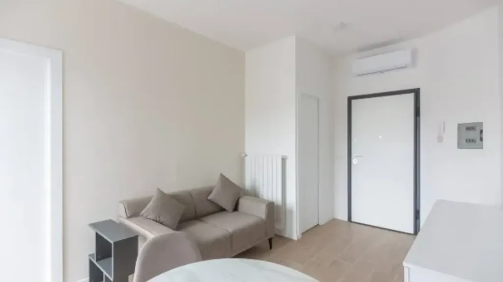 Elutuba - Fully Furnished Flat with Balcony in Milan