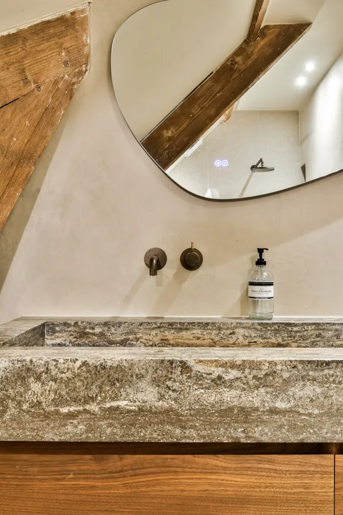 Vannitoad - Corner Duplex with Skylights in De Pijp