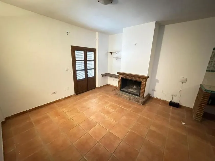 Soggiorno - Ground Floor Flat with Fireplace in 38950 EUR