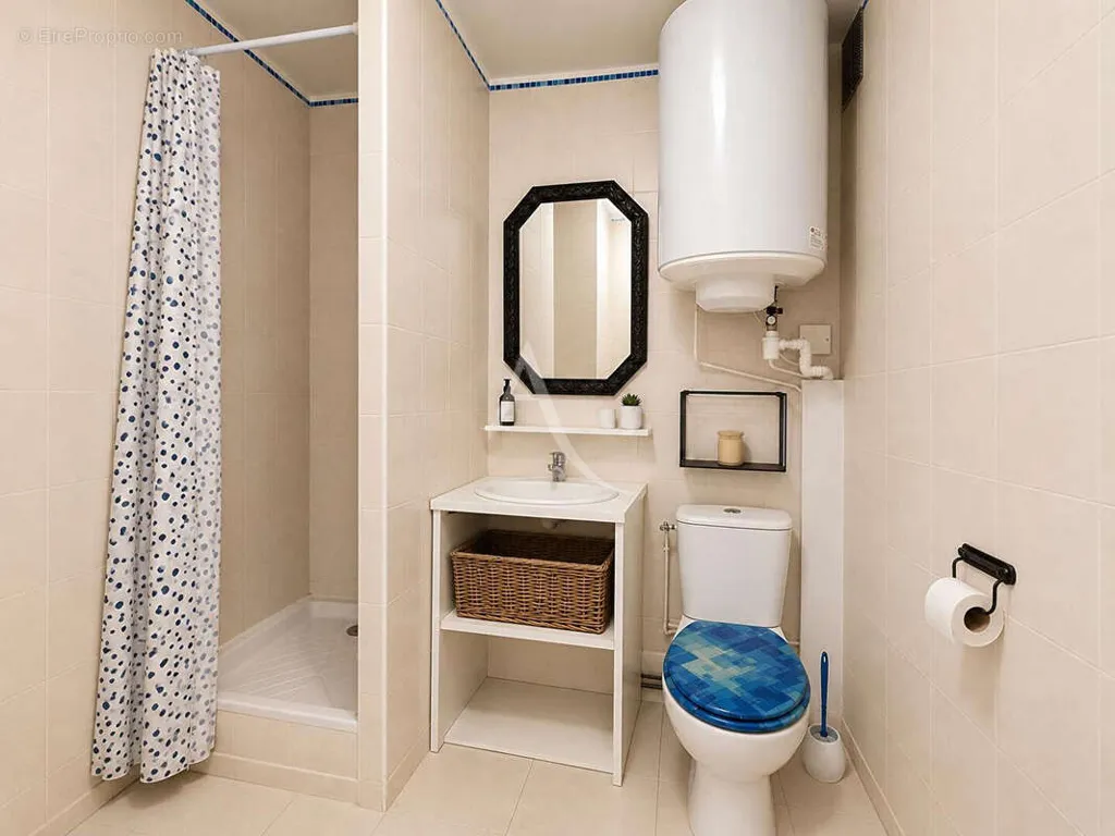 Salles de bain - Studio Calme avec Cour à Orsay