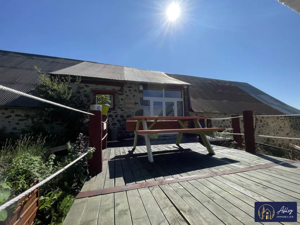 Terrasse - Maison de Charme avec Vue Panoramique au Cantal